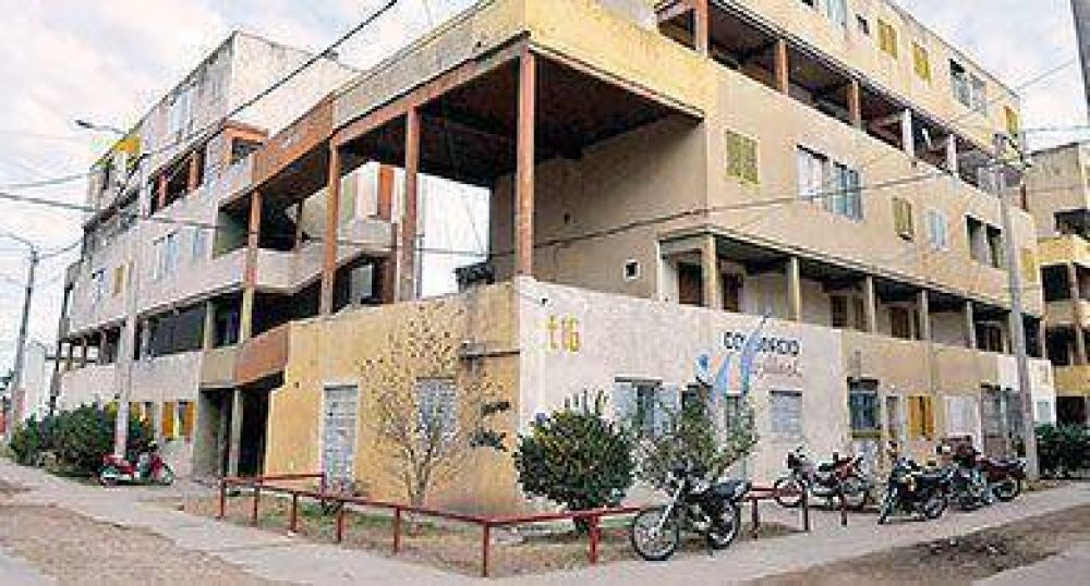 Cuatro menores apu�alaron a un polic�a