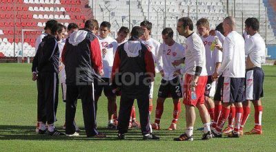 Este lunes llegan Vella y Cosaro