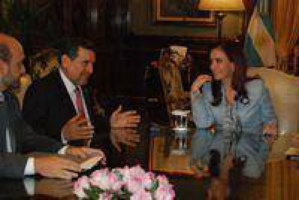 En presidencia, el gobernador firm� el acta por el nuevo gasoducto