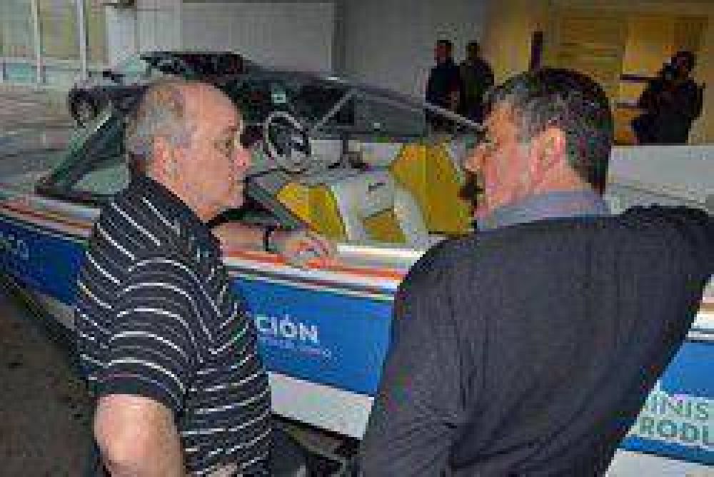 Producci�n entreg� una lancha al municipio de la Isla del Cerrito