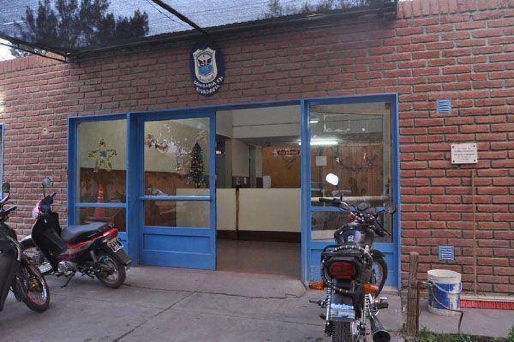 Persecuci�n y agresi�n a la polic�a por detener a 3 sujetos