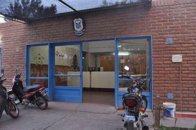 Persecuci�n y agresi�n a la polic�a por detener a 3 sujetos