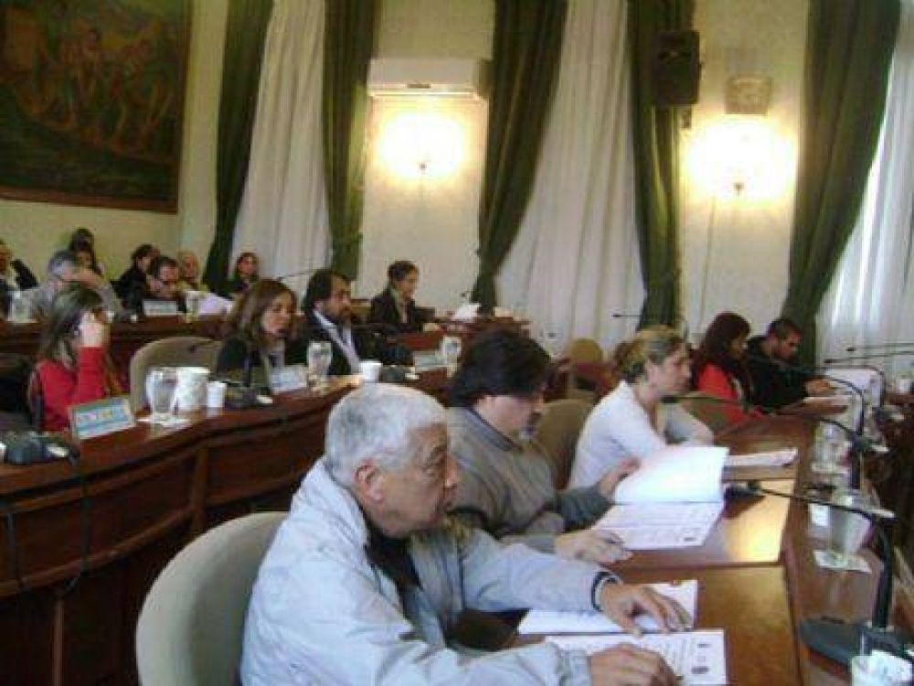 Concejo Deliberante: Con palos para REALPOLITIK, se desarroll� la octava sesi�n ordinaria del a�o