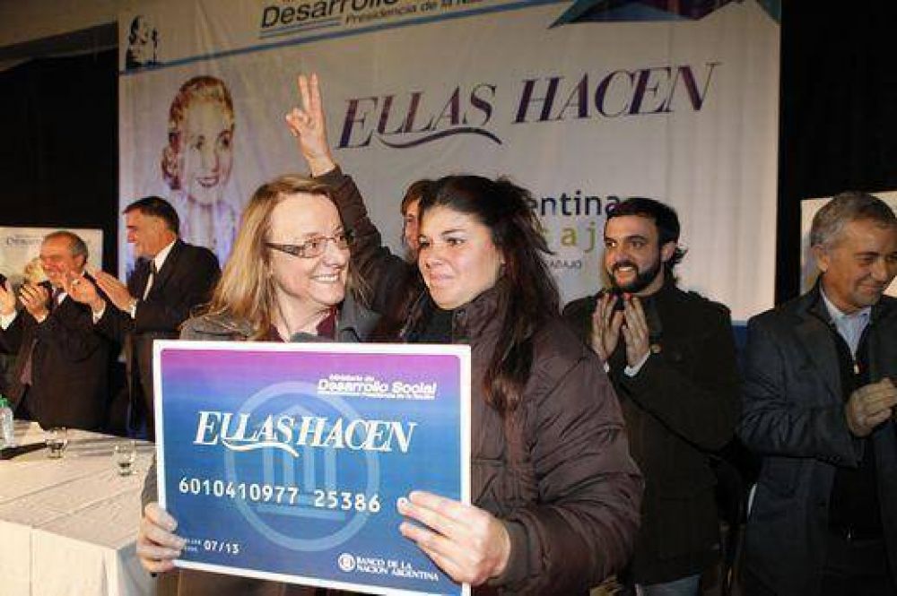 En San Mart�n, Alicia Kirchner cruz� a Moyano por los planes sociales