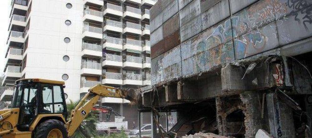 Demolieron el emblem�tico boliche Junior