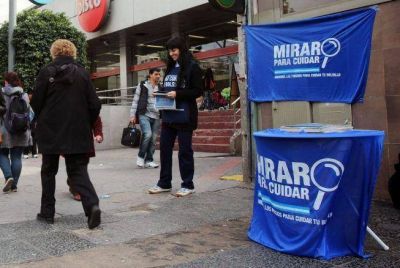La C�mpora hace campa�a en Palermo