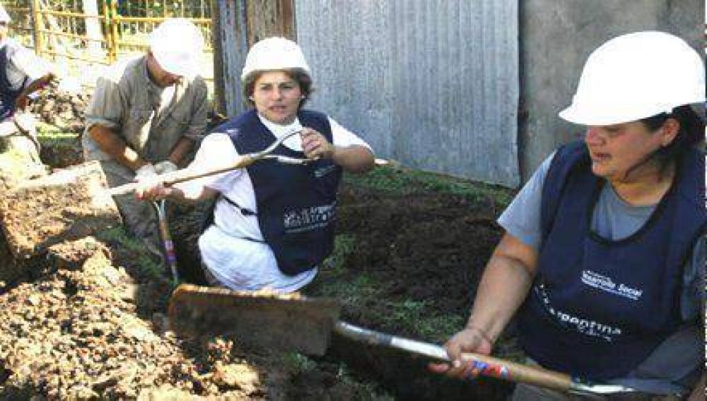 Ellas Hacen: 1500 mujeres estan en condiciones de ser incorporadas al programa 