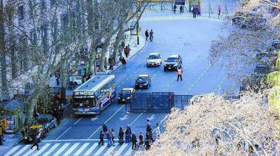 Corrieron las vallas y reabrieron parcialmente la Plaza de Mayo