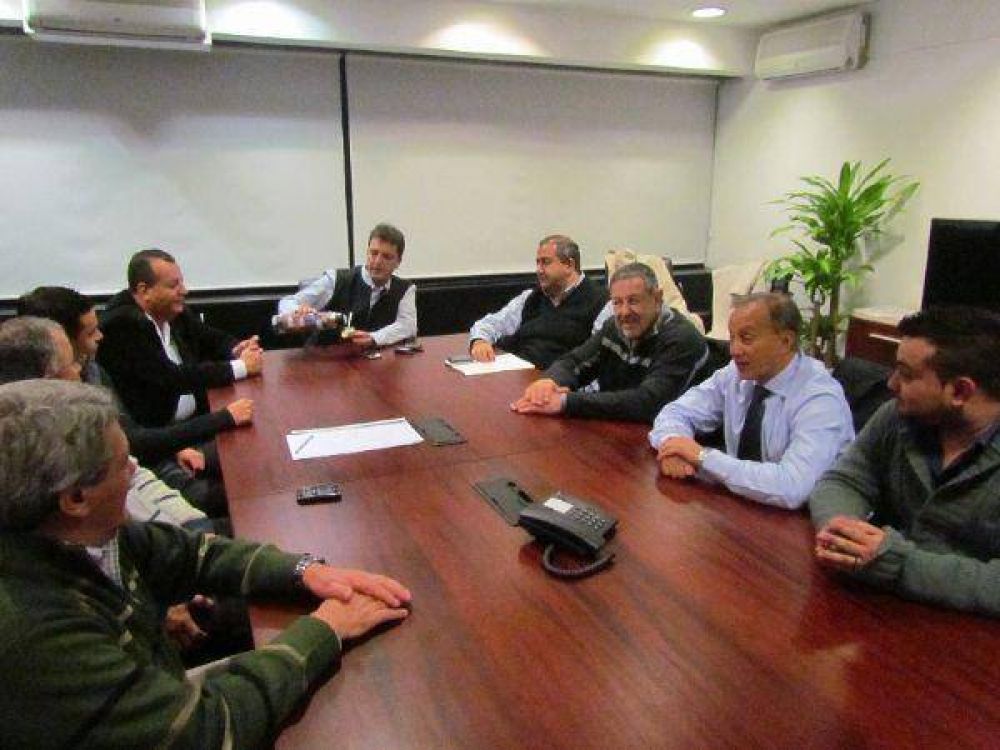 Avellaneda: Massa pidi� la �unidad del movimiento obrero� en una reuni�n con sindicalistas
