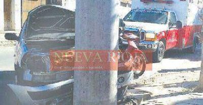 Un herido de gravedad al chocar en su auto contra una gruesa columna