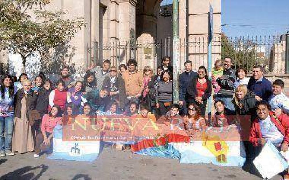 Setenta riojanos partieron ayer con fe rumbo a R�o de Janeiro