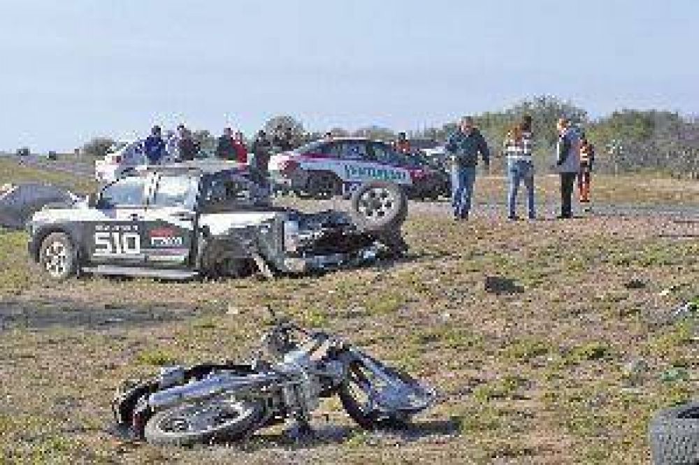 Choque m�ltiple y milagro en la ruta 9 involucr� a un micro y una camioneta del S�per TC2000