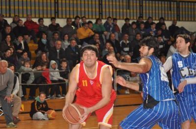 El duelo entre punteros fue para Belgrano Rojo