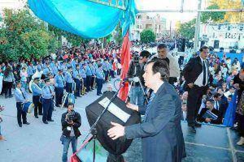 Zamora encabez� los festejos del aniversario de la ciudad de Loreto