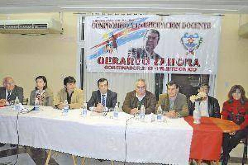 Zamora recibi� el apoyo de la agrupaci�n Compromiso y Participaci�n Docente