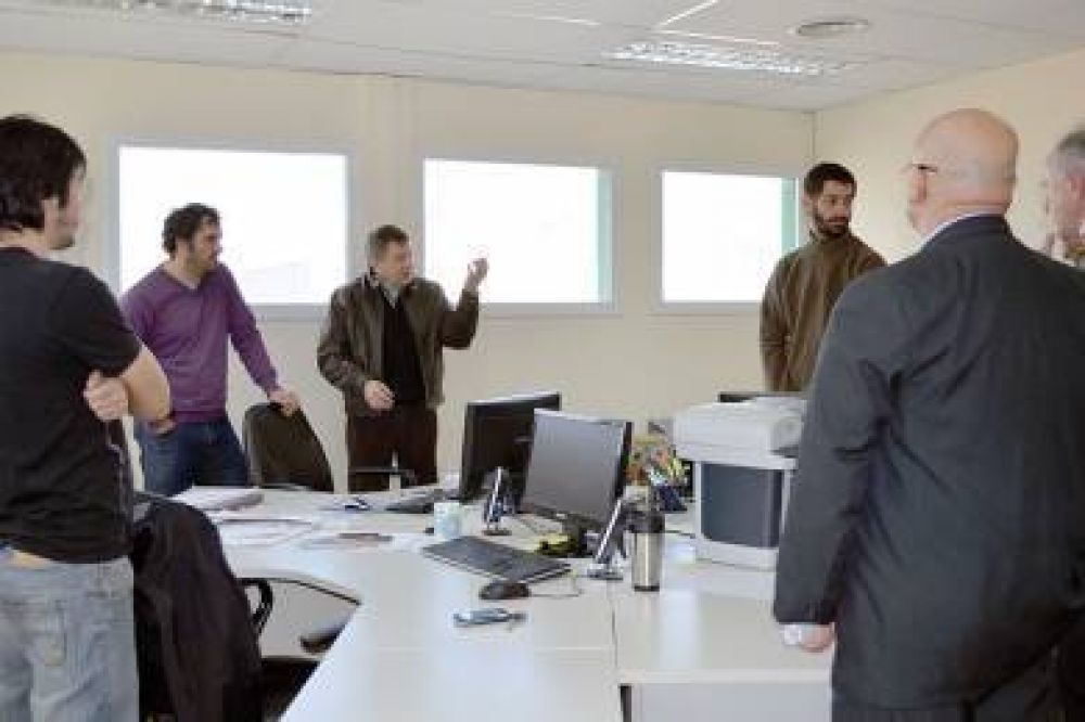 Yauhar visit� oficinas de Comodoro Conocimiento