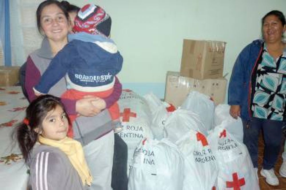 La Cruz Roja de campa�a: finaliz� la entrega de ropa y comienza la donaci�n de computadoras