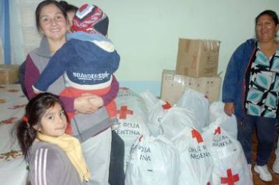 La Cruz Roja de campa�a: finaliz� la entrega de ropa y comienza la donaci�n de computadoras