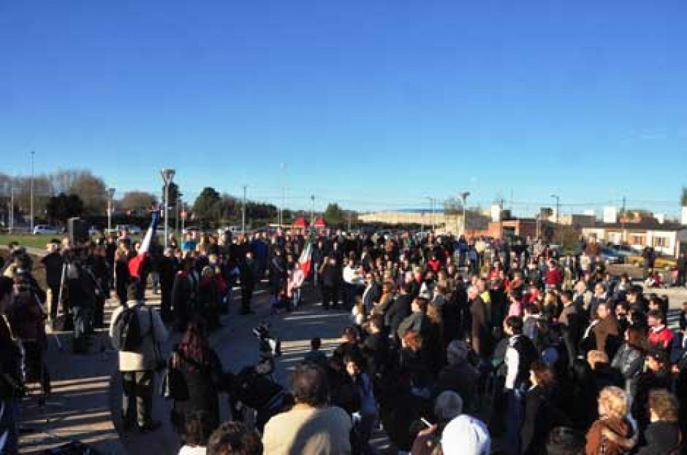 Plaza Francia y SUM para el Barrio 25 de Mayo 