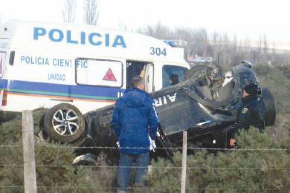 Volc� un auto y muri� el acompa�ante del conductor