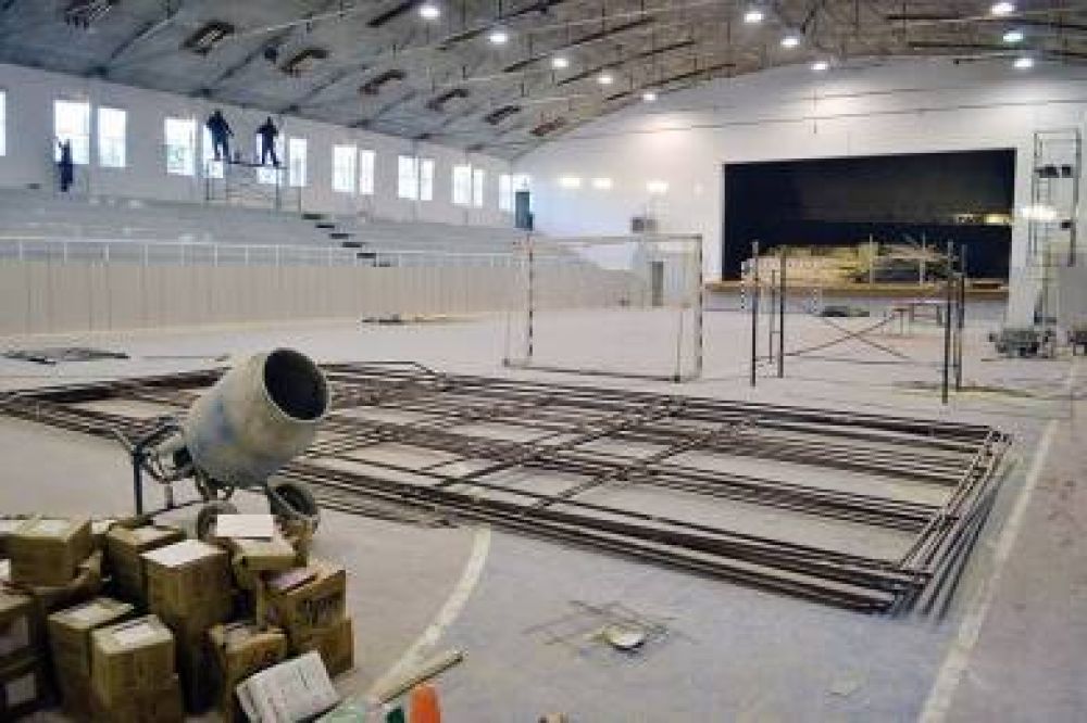 Contin�an las obras de refacci�n en el Club Huergo