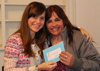 La diputada Fernanda Raverta entreg� nuevos microcr�ditos