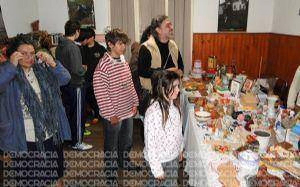 Fundaci�n Plato Caliente realiz� con gran convocatoria la �platiferia retro�