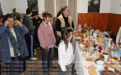 Fundaci�n Plato Caliente realiz� con gran convocatoria la �platiferia retro�