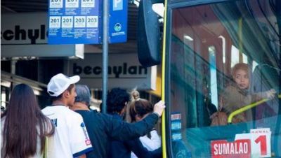 Sin monedas, los colectiveros redondean el boleto hacia arriba