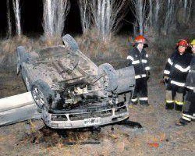 Tragedia vial: volv�a del sepelio de su madre y muri� al volcar con su familia