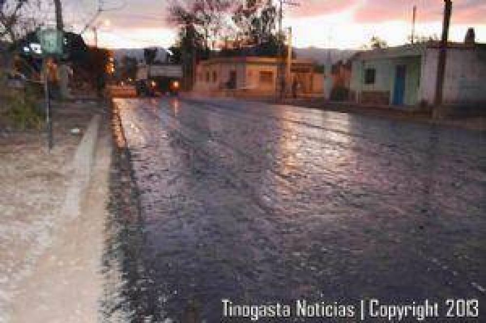 Avanza la pavimentaci�n de calles en la ciudad de Tinogasta