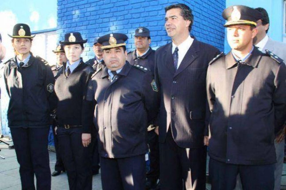 Capitanich inaugur� las refacciones en la Comisar�a 1� de Barranqueras