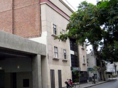 Un comeciante fue baleado al intentar resistir un robo en su negocio de barrio Matheu