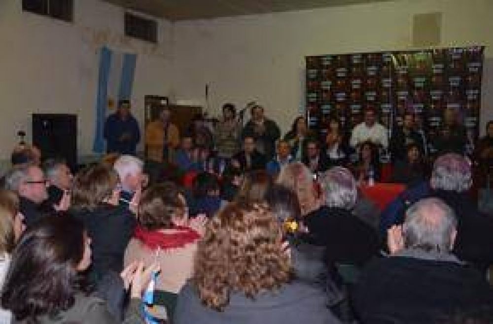 Jos� Eseverri encabez� la presentaci�n de la lista del Frente Renovador de Azul