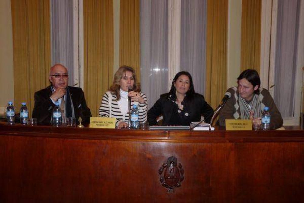 La Dra. Patricia Hortel present su libro en el HCD