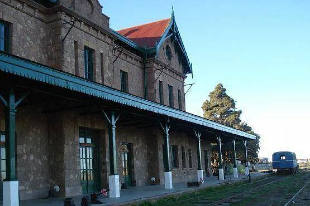 Buscan conseguir material rodante fuera de servicio para construir un tren tur�stico