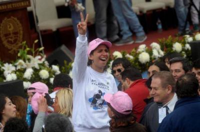 "Sarita", por Twitter, difundi� que a Cano le lanzaron tomates
