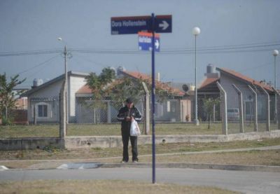 Se mov�an en taxi para robar en dos casas de Lomas de Taf�