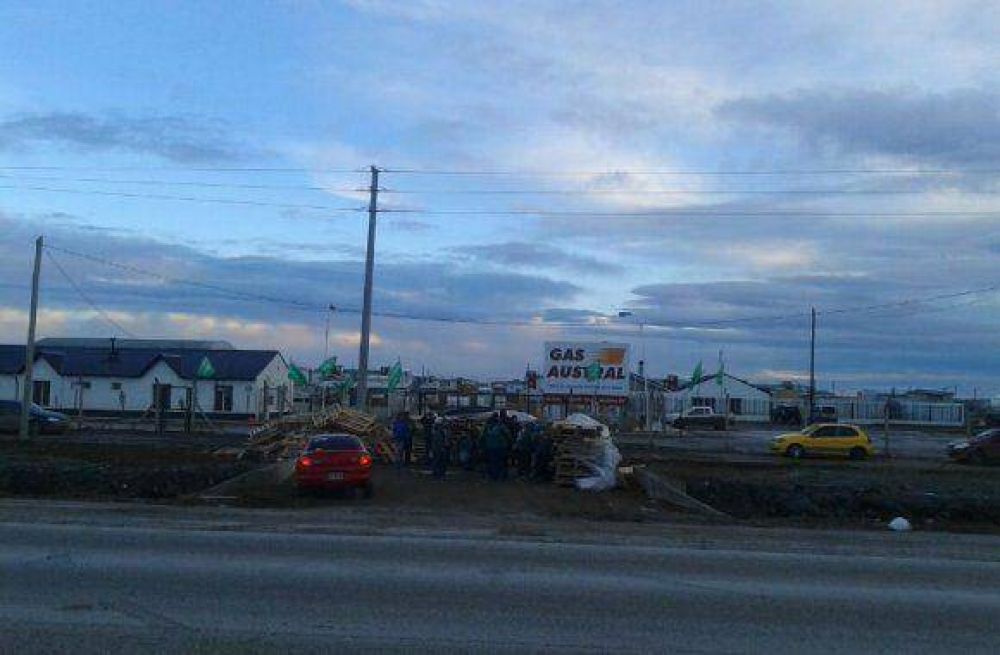 Paro de Camioneros por despidos en Gas Austral
