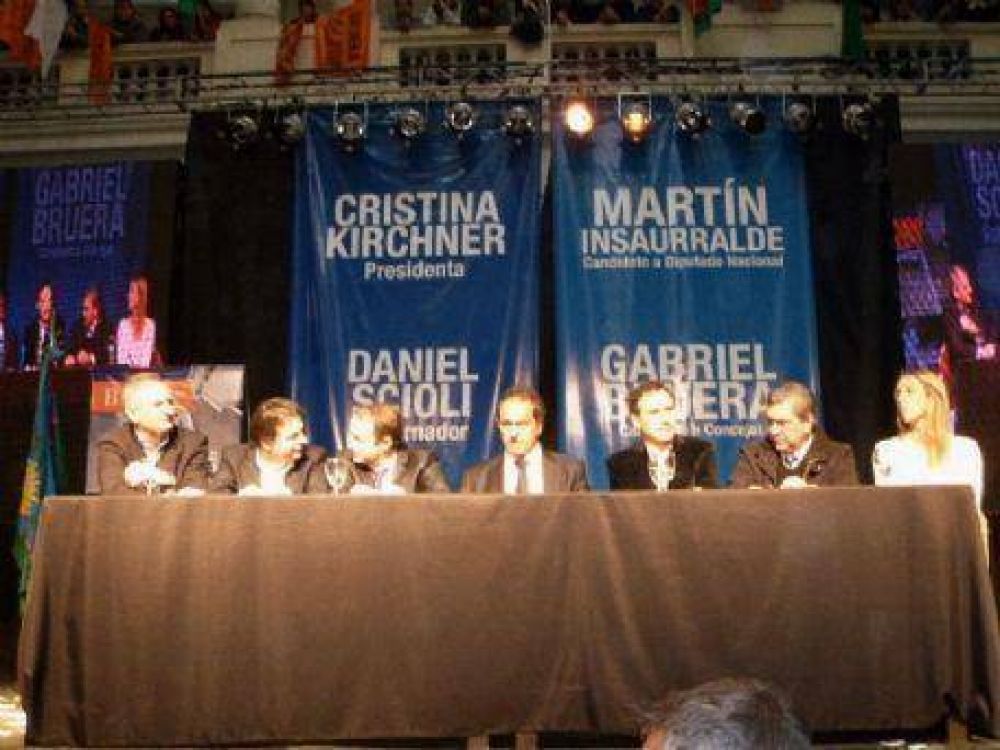 Con la presencia de Daniel Scioli y Mart�n Insaurralde, Pablo Bruera present� a sus candidatos