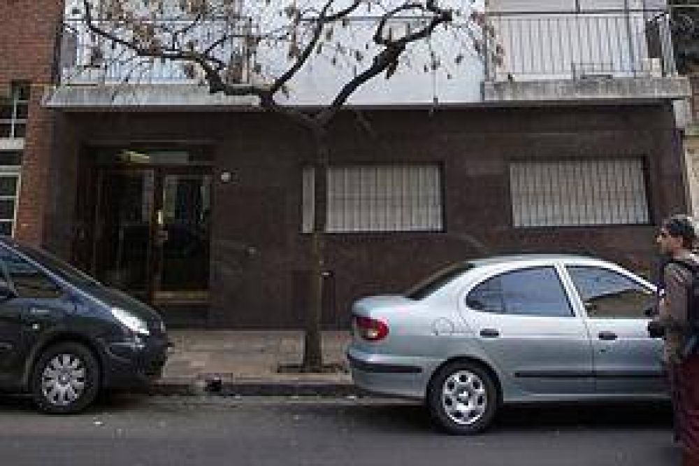 Secuestran contenedores de basura cercanos al edificio de �ngeles Rawson