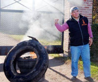 Fracas� reuni�n en La Plata ante faltazo de acopiadores y productores: Comienzan los piquetes en la Autov�a 2