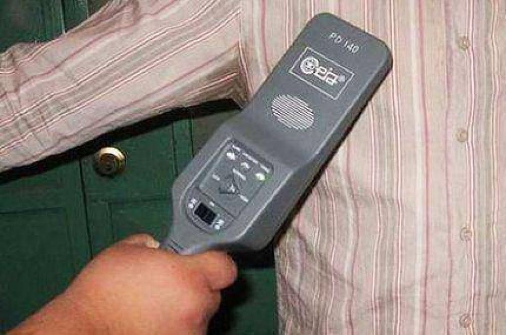 Baragiola exige detectores de metales en todos los boliches