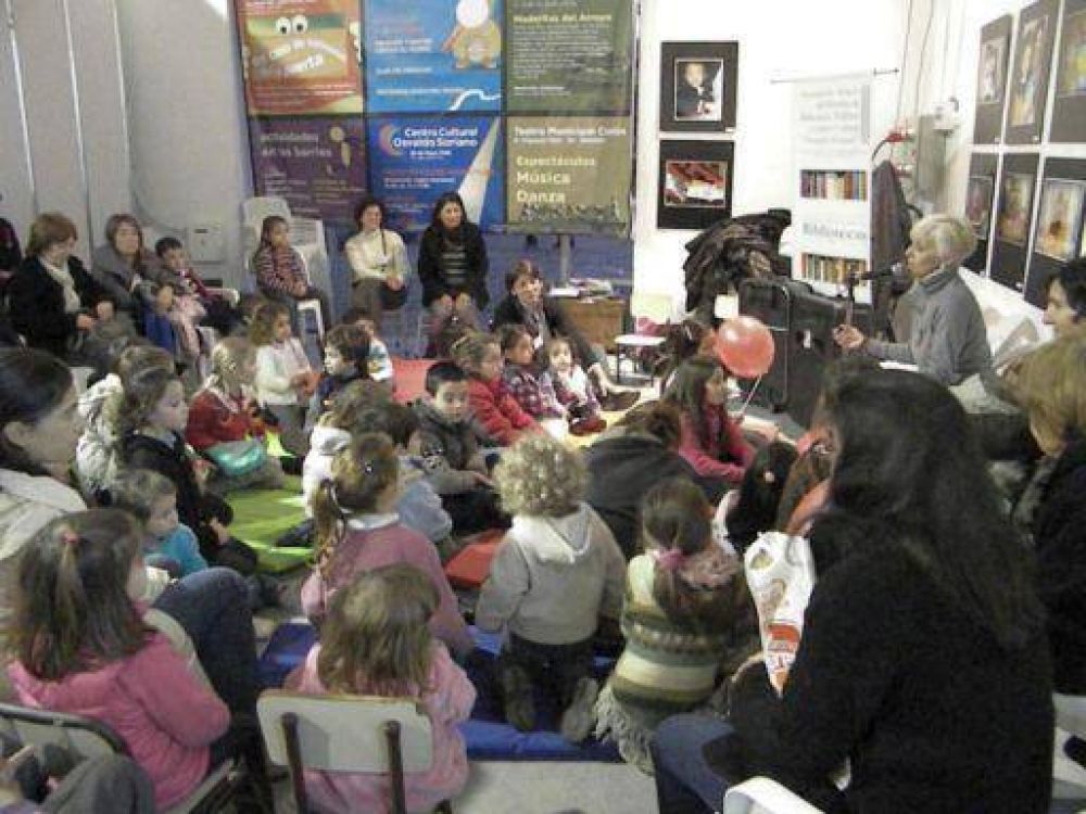 Unas cinco mil personas pasaron por la Feria del Libro Infantil
