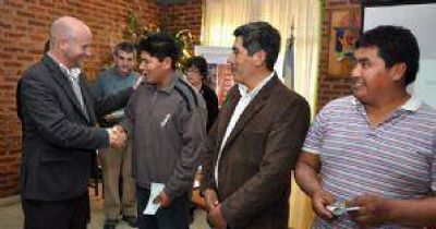 Entregaron cr�ditos a productores hort�colas por 425 mil pesos