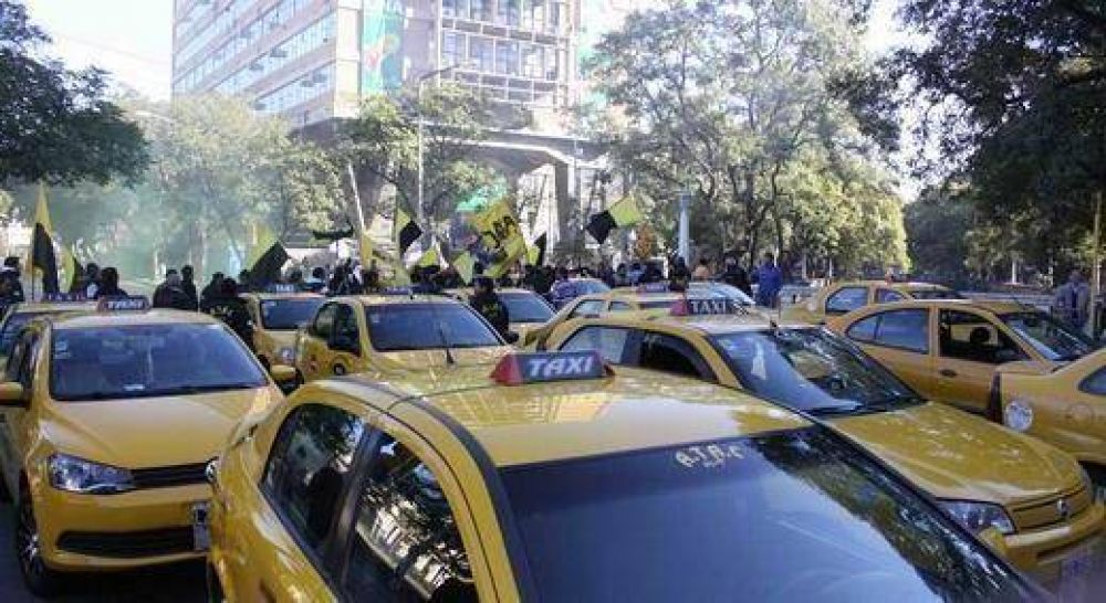 Tras violenta protesta, taxistas exigen mayor control contra transporte ilegal