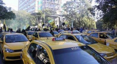 Tras violenta protesta, taxistas exigen mayor control contra transporte ilegal