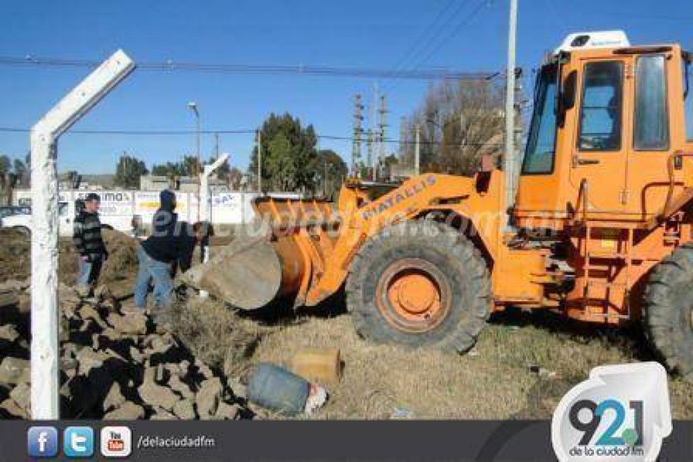 Acondicionan el sector donde funcion� el obrador de la obra de los desag�es