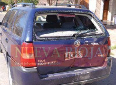Un joven herido al chocar con su moto a un autom�vil estacionado