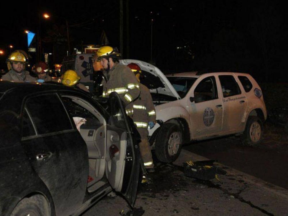 Violento choque frontal en el kil�metro 4 de la Bustillo